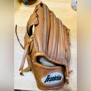 Baseball glove, Franklin youth 9 1/2” fits right hand. Style 4809.